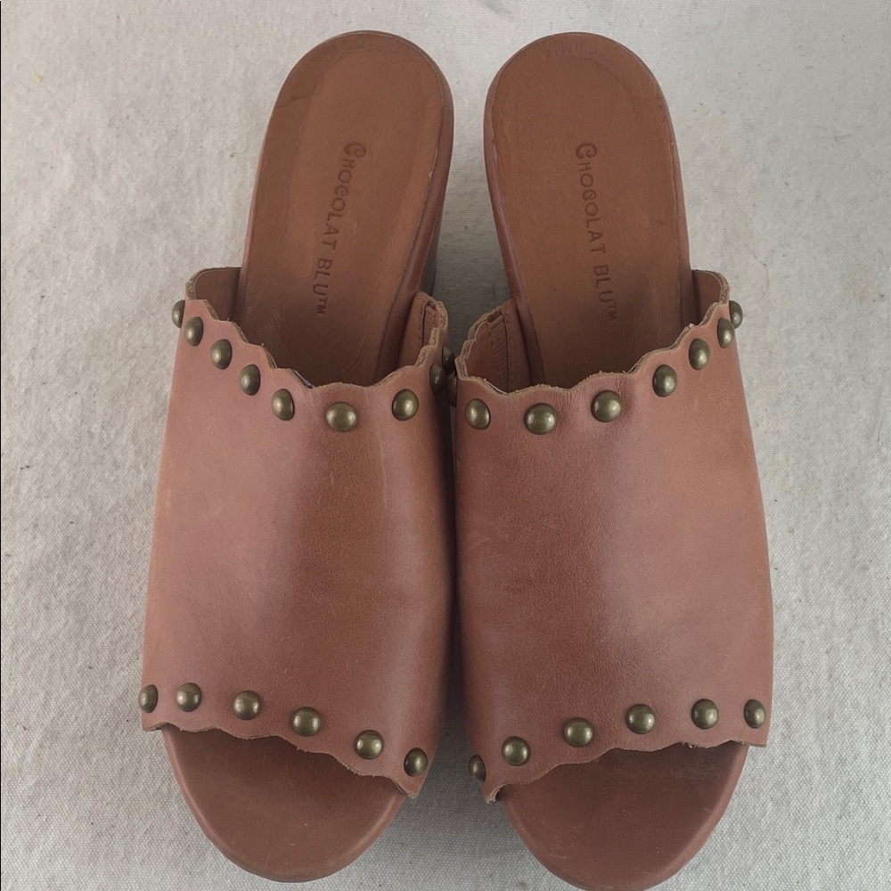 Chocolat Blu Winslow Tan Studded Mules Size 8.5